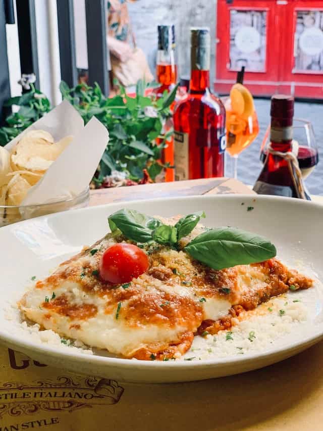 Comidas locales y come en Roma Italia.